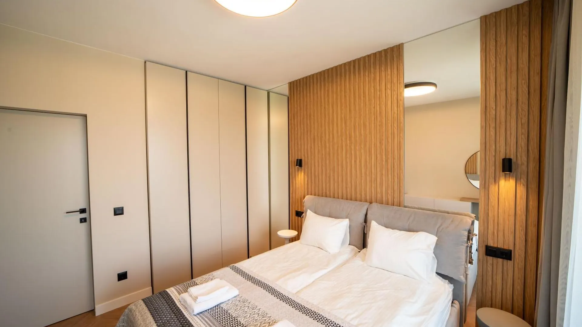 Sonata Apartment 소피아 0*,